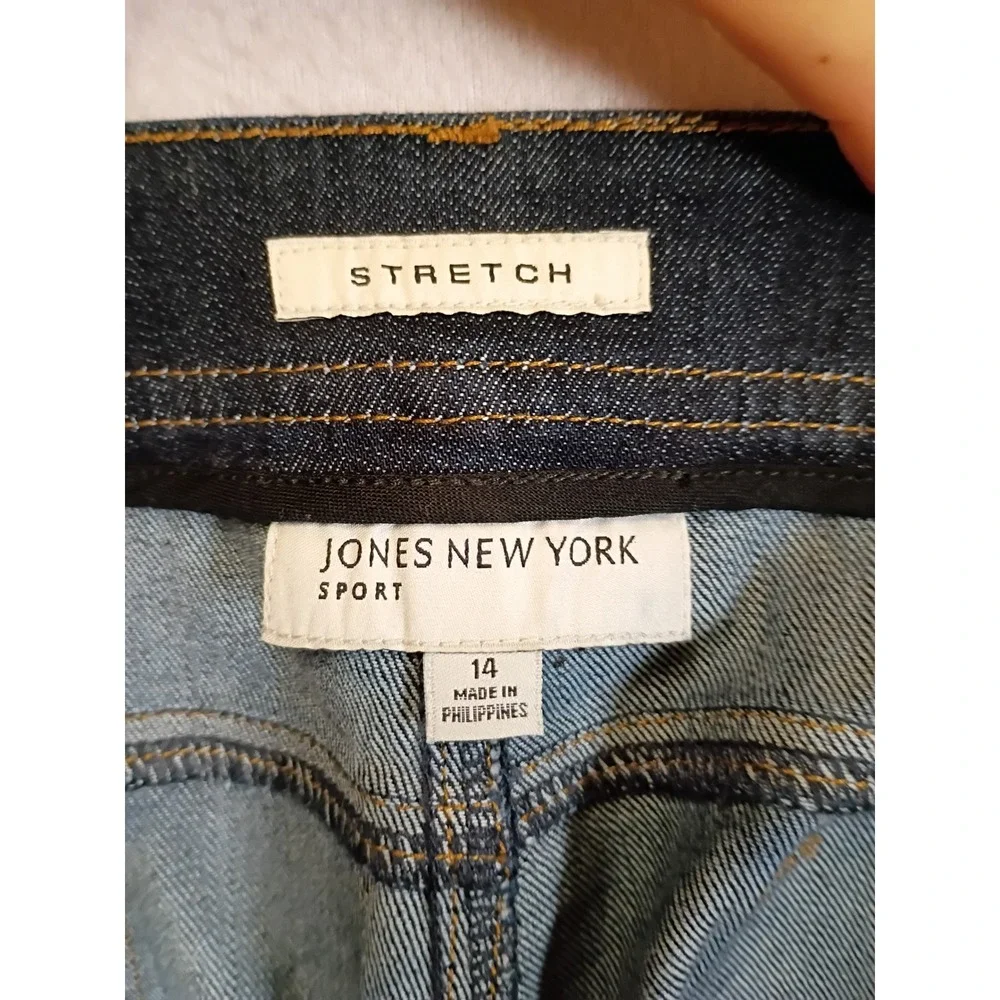 Classic Jones New York Sport Womens 14 Blue Dark Wash Straight Leg Stretch Jeans